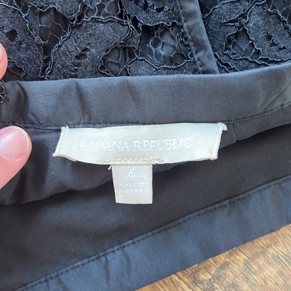 Banana Republic black lace overlay skirt - Picture 4 of 4